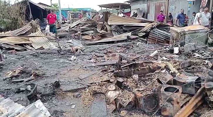 মুলাদীতে ভয়াবহ অগ্নিকাণ্ডে ২৭ দোকান পুড়ে ছাই