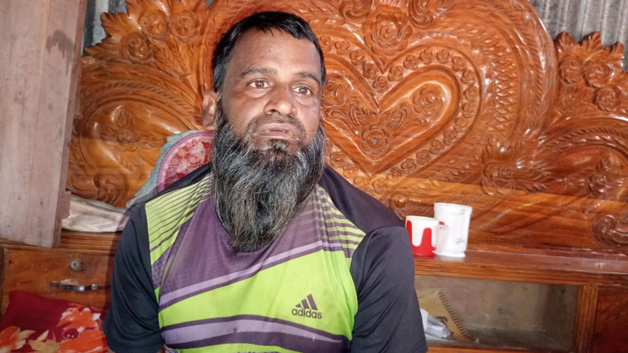 ভোলায় নিখোঁজের ২০ বছর পর বাড়ি ফিরলেন সালাউদ্দিন