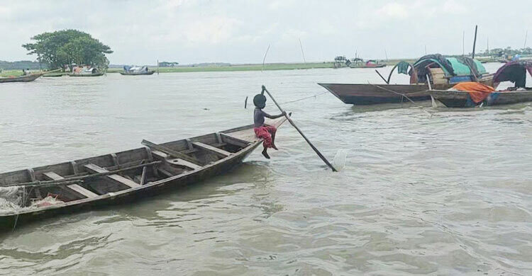 দক্ষিণের ১১ নদীর পানি বিপৎসীমার ওপরে, তলিয়ে গেছে নিম্নাঞ্চল
