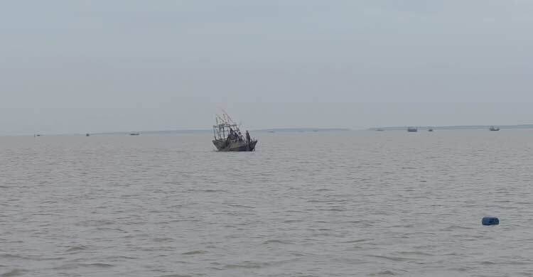 ভোলায় ট্রলার থেকে তিন জেলে অপহরণ