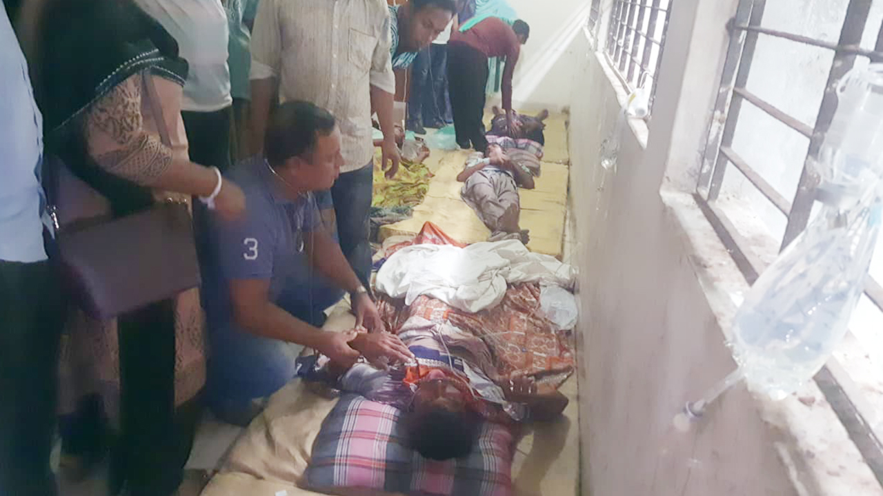 বঙ্গোপসাগরে ট্রলার ডুবি: ১৫ জেলে উদ্ধার, এখনো নিখোঁজ ৫