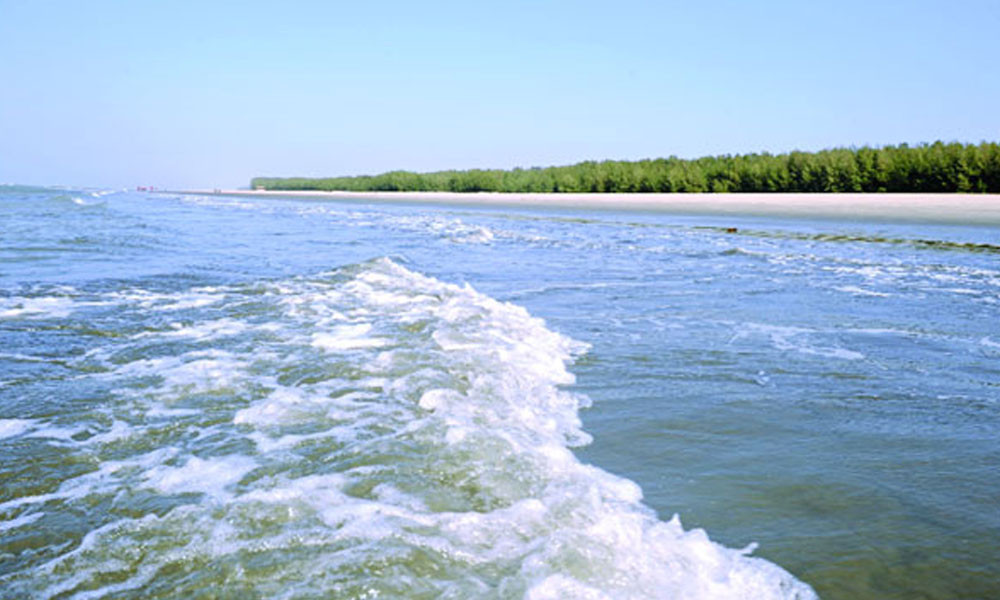 ৫ দিন বঙ্গোপসাগরে ভেসে বেঁচে ফিরলেন মোরশেদ