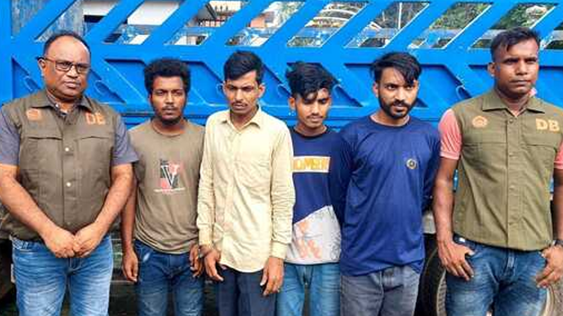 বরিশালে চুরি হওয়া ট্রাক যশোরে উদ্ধার, মাদারীপুরের ৪ জন গ্রেফতার