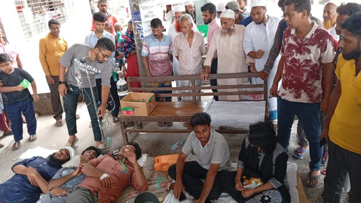 স্বাস্থ্যখাত সংস্কারের দাবীতে ব্লকেড কর্মসূচী অব্যাহত