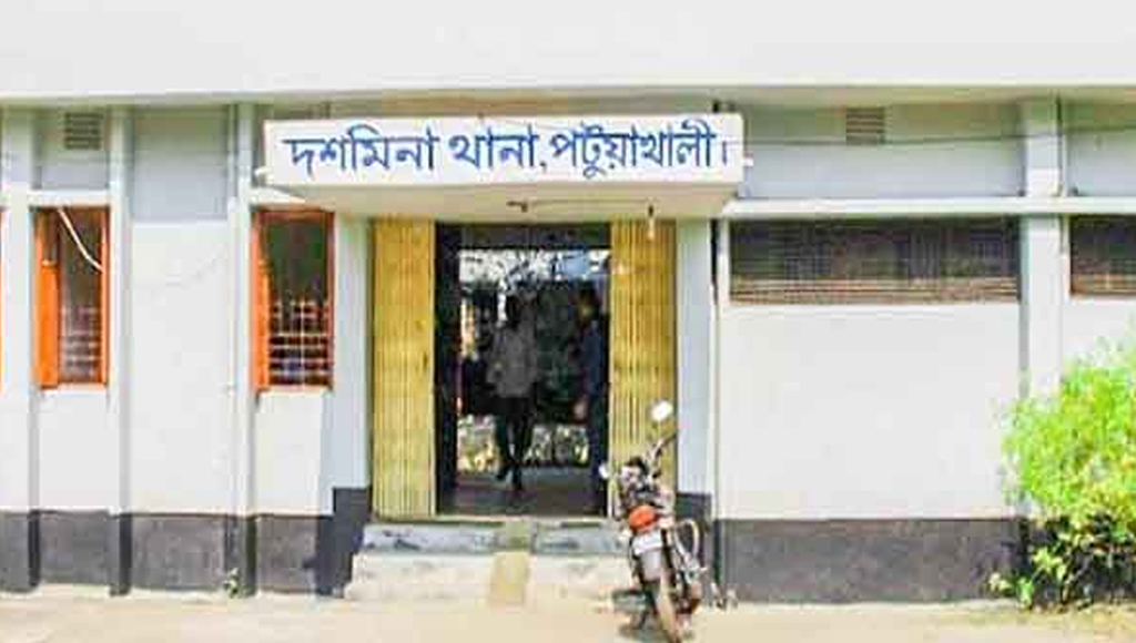 দশমিনায় বৃদ্ধকে বাঁচাতে গিয়ে মোটরসাইকেল আরোহীর মর্মান্তিক মৃত্যু