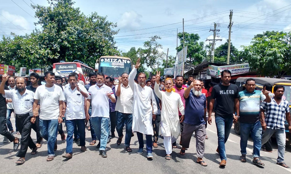 উজিরপুরে সন্ত্রাস ও চাঁদাবাজের বিরুদ্ধে বিএনপির বিক্ষোভ