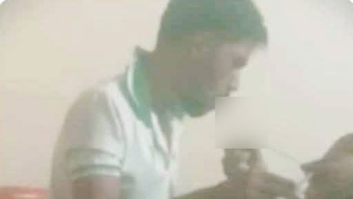 অফিসে বসে ইয়াবা সেবন স্বেচ্ছাসেবক দল নেতার