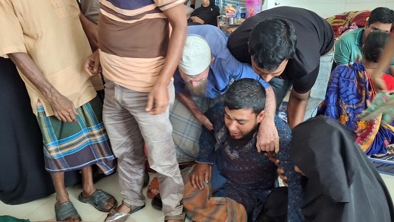 উন্নত চিকিৎসা করাতে না পেরে বন্ডে সই ছেলের, ডেঙ্গুতে মায়ের মৃত্যু