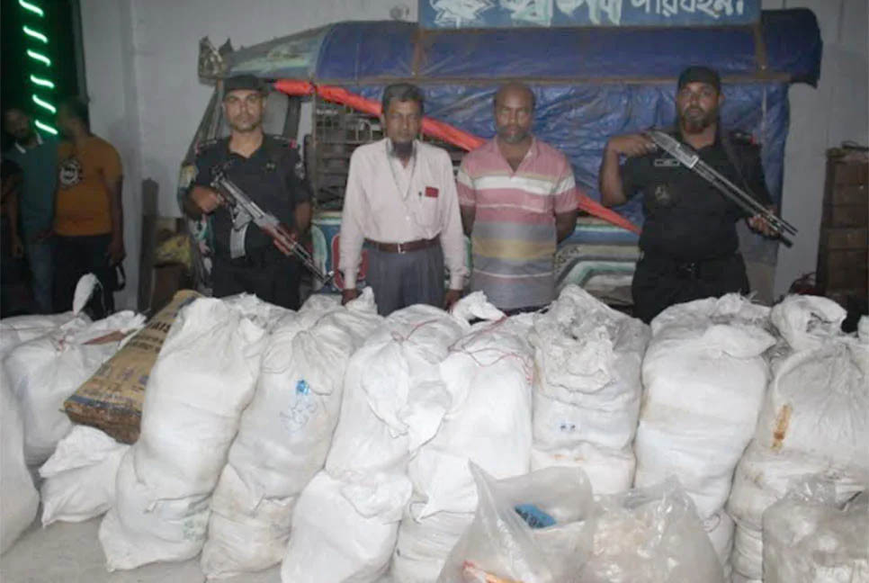 বরিশালে নিষিদ্ধ পলিথিন জব্দ, জরিমানা