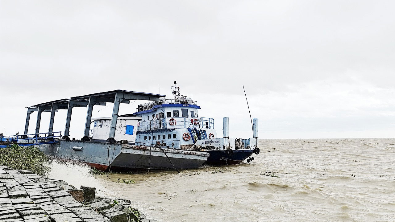 ভোলার ১০ রুটে লঞ্চ চলাচল বন্ধ