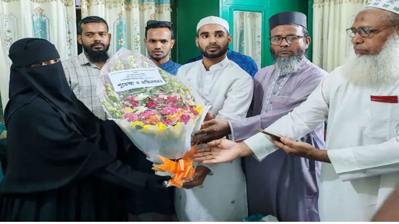 জাতীয় পর্যায়ে কোরআন প্রতিযোগিতায় প্রথম বাউফলের বুশরা