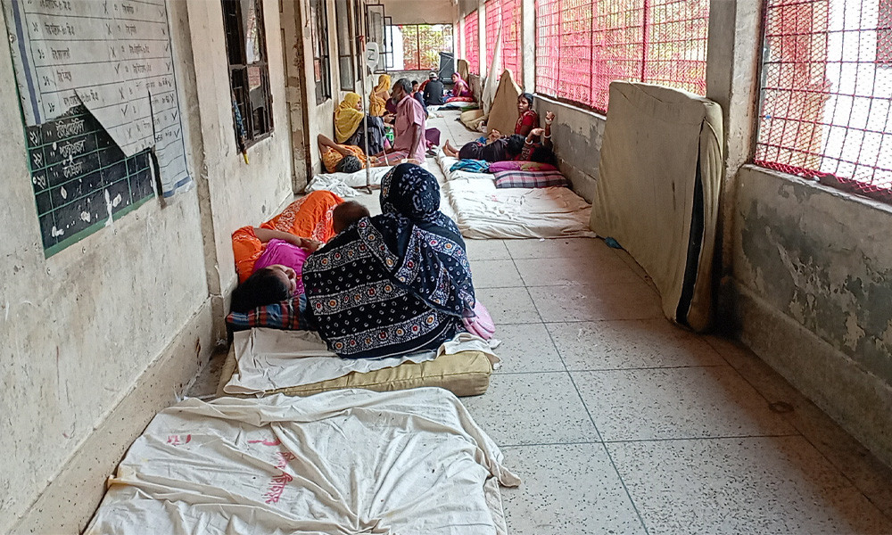 পিরোজপুর হাসপাতালে চিকিৎসক সংকট, রেফারেই ভরসা