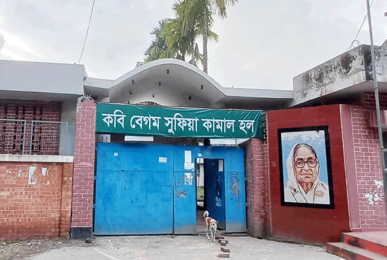 পবিপ্রবি’র ছাত্রী হলে তল্লাশিতে পুরুষ কর্মচারীর উপস্থিতি, শিক্ষার্থীদের ক্ষোভ
