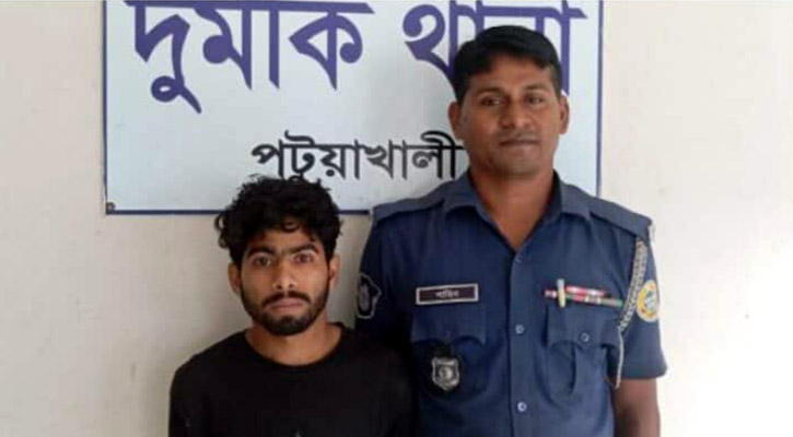 পটুয়াখালীতে মাদকসেবী সন্তানকে পুলিশে দিলেন বাবা