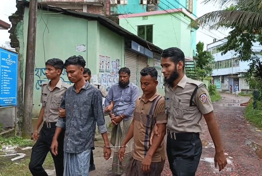 তিন মাদক কারবারির পায়ুপথে মিলল ৫ হাজার ইয়াবা