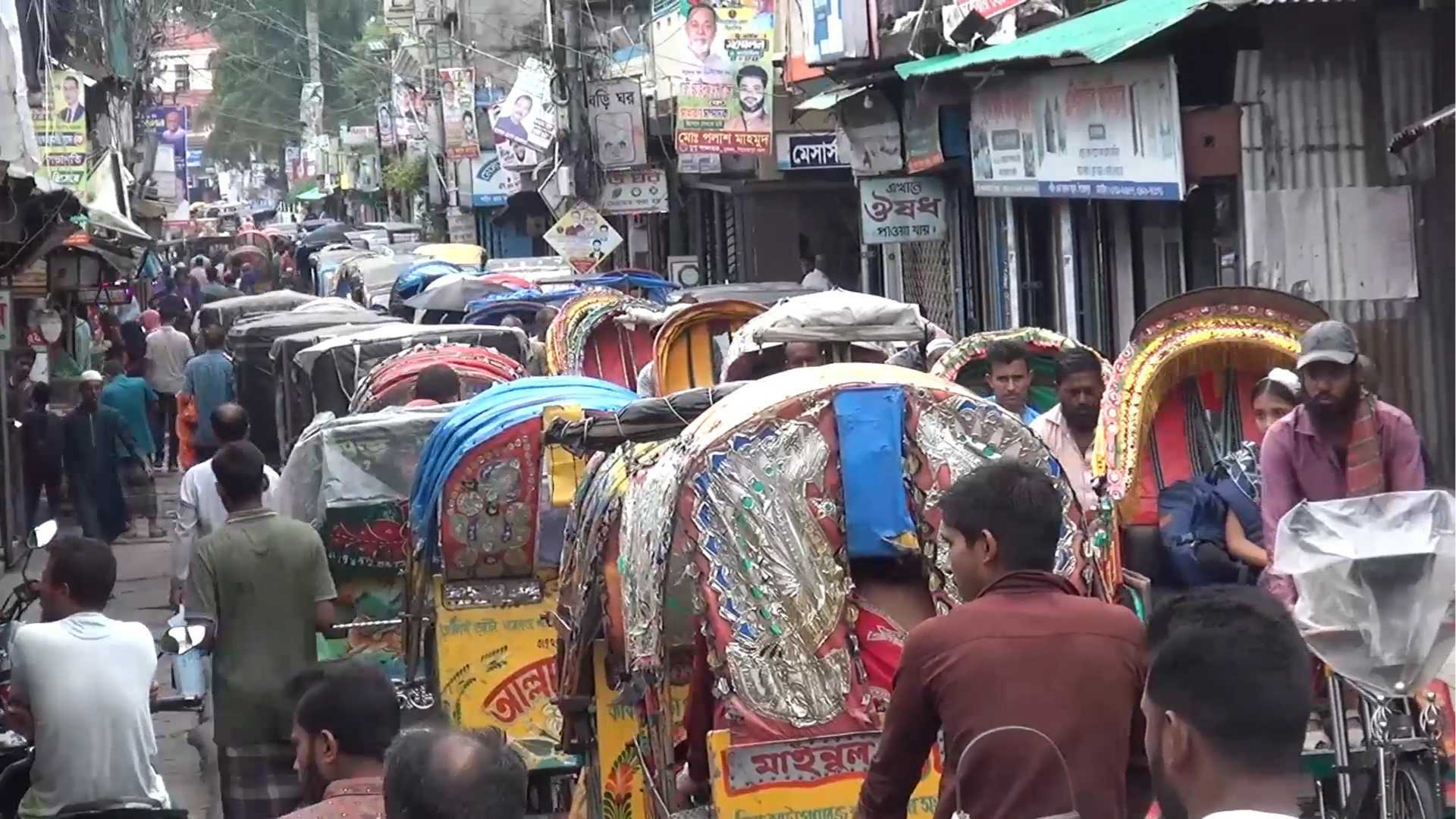 পিরোজপুরে অনিয়ন্ত্রিত ব্যাটারিচালিত রিকশার দৌরাত্ম্যে জনদুর্ভোগ চরমে