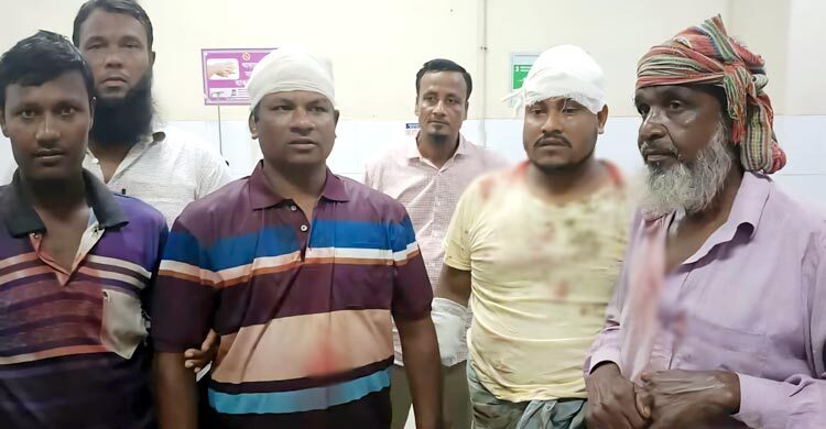 আমতলীতে ক্যারম বোর্ড খেলা নিয়ে সংঘর্ষ, আহত ১৪