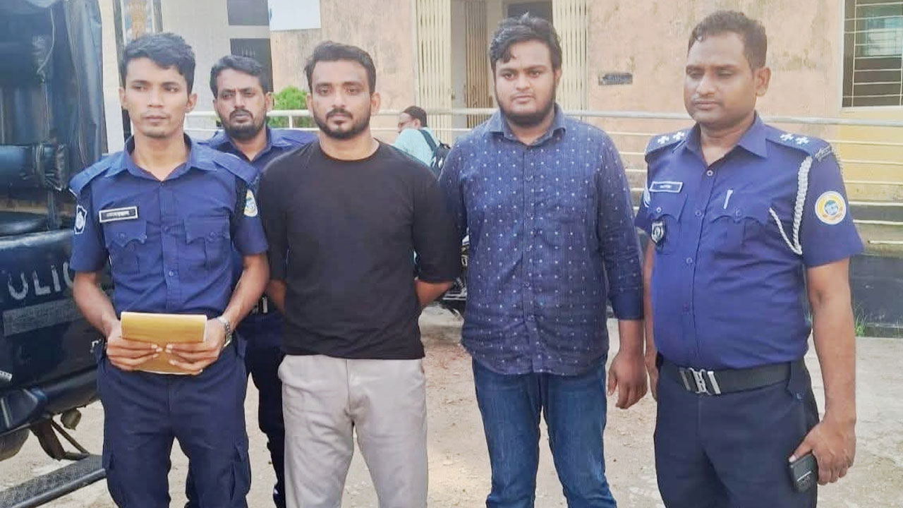 পুলিশের নামে চাঁদাবাজি, জুলাই রেভল্যুশনারি অ্যালায়েন্সের ২ নেতা বহিষ্কার