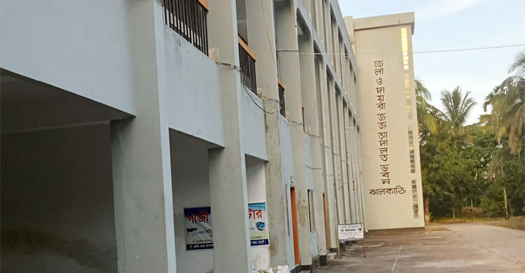 ঝালকাঠিতে ব্যাংকে ডাকাতির ঘটনায় স্বামী-স্ত্রীসহ ৫ জনের কারাদণ্ড