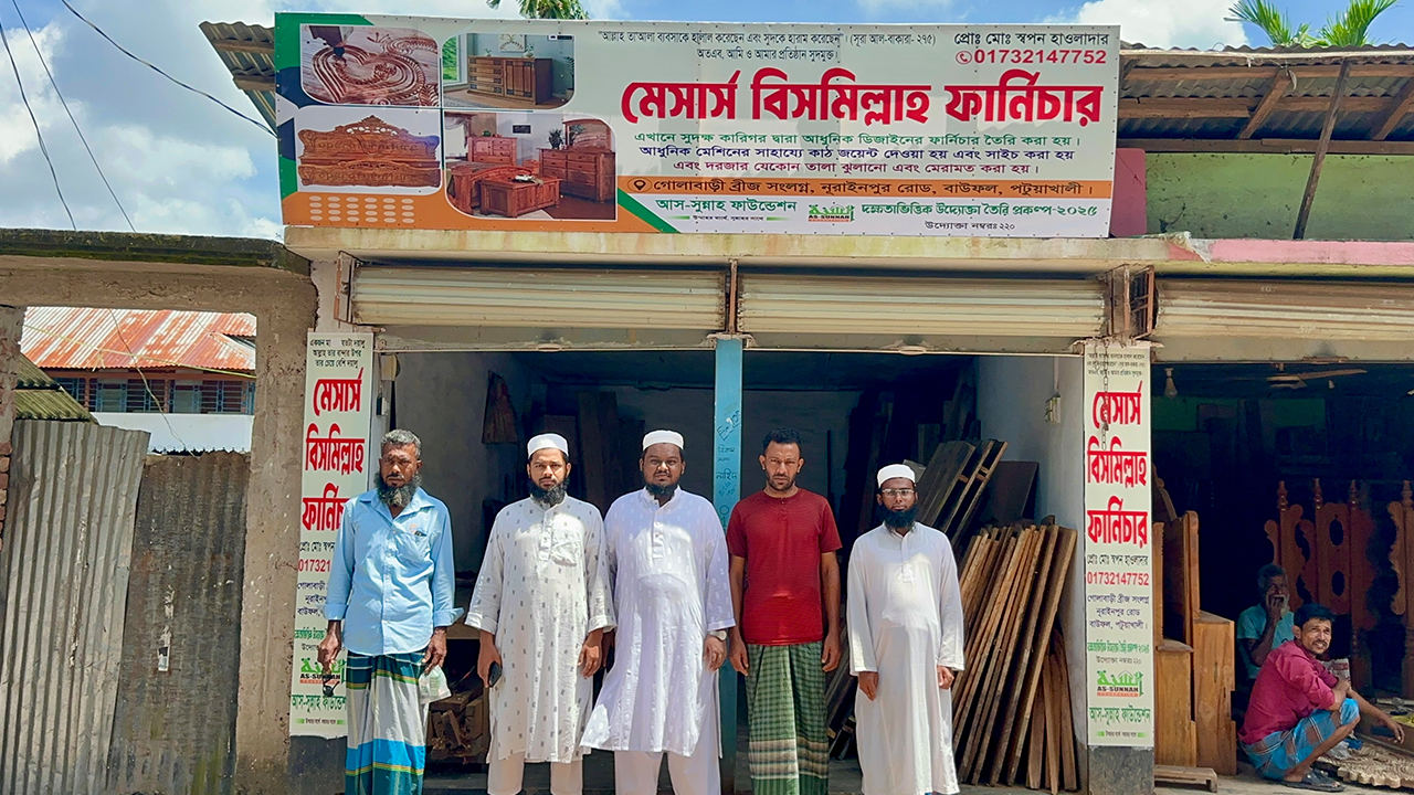 বাউফলে কাঠ মিস্ত্রি স্বপনের পাশে আস-সুন্নাহ ফাউন্ডেশন