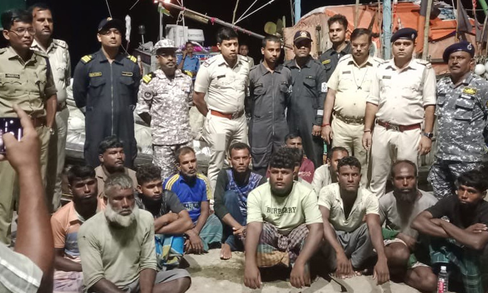 বাংলাদেশী ১৩ জেলে ভারতের কারাগারে, স্বজনদের আহাজারি