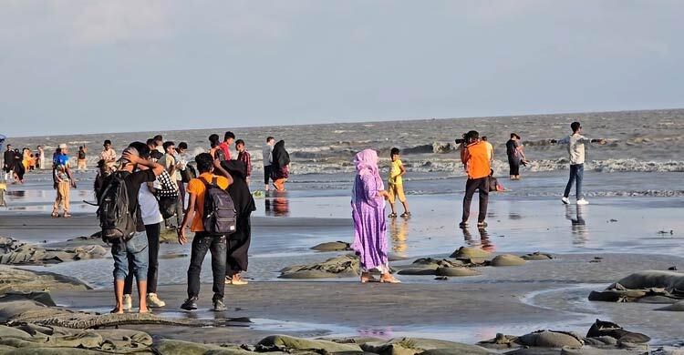 পূজার ছুটিতে রেকর্ড পর্যটক বরণে প্রস্তুত কুয়াকাটা