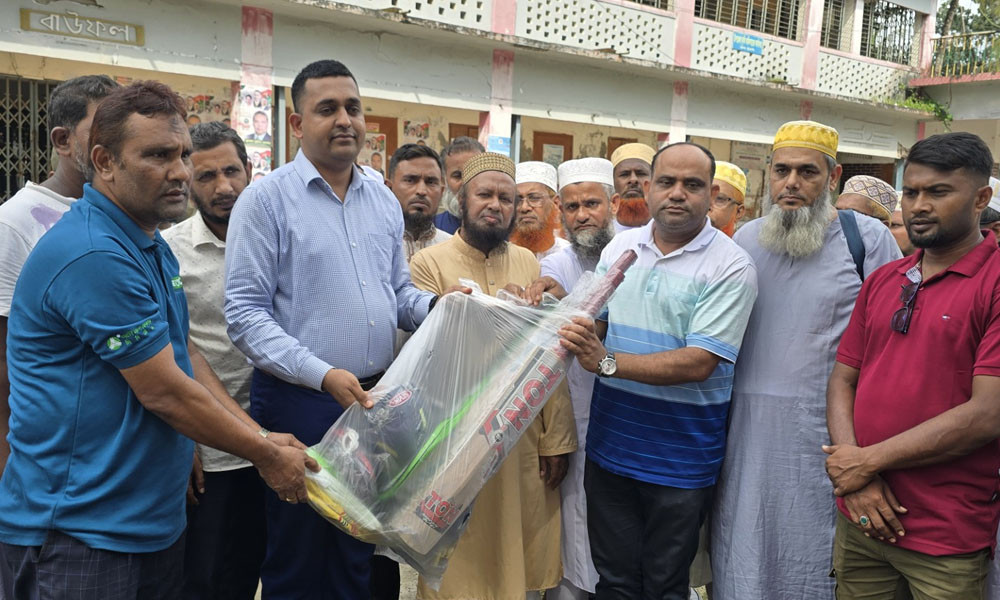 বাউফলে ২৫ বছর পর ক্রীড়াসামগ্রী পেল মাদরাসা