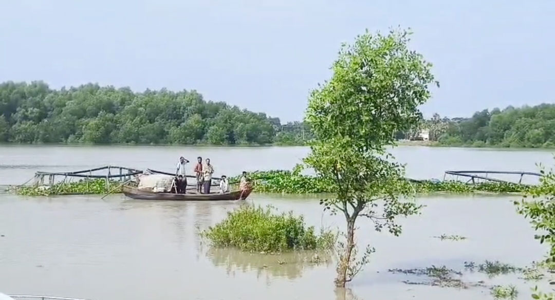 কলাপাড়ায় ডিএনসি’র ধাওয়া খেয়ে নদীতে ঝাঁপ, ২৪ ঘণ্টায়ও মেলেনি খোঁজ