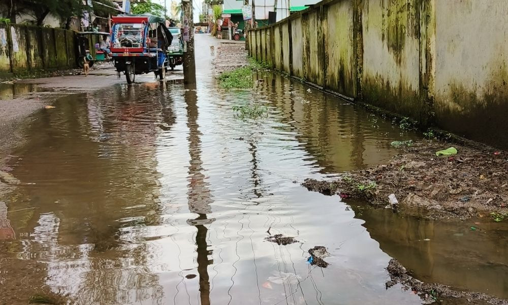 বেতাগীতে অল্প বৃষ্টিতেই সৃষ্টি হচ্ছে জলাবদ্ধতা, ভোগান্তিতে স্থানীয়রা