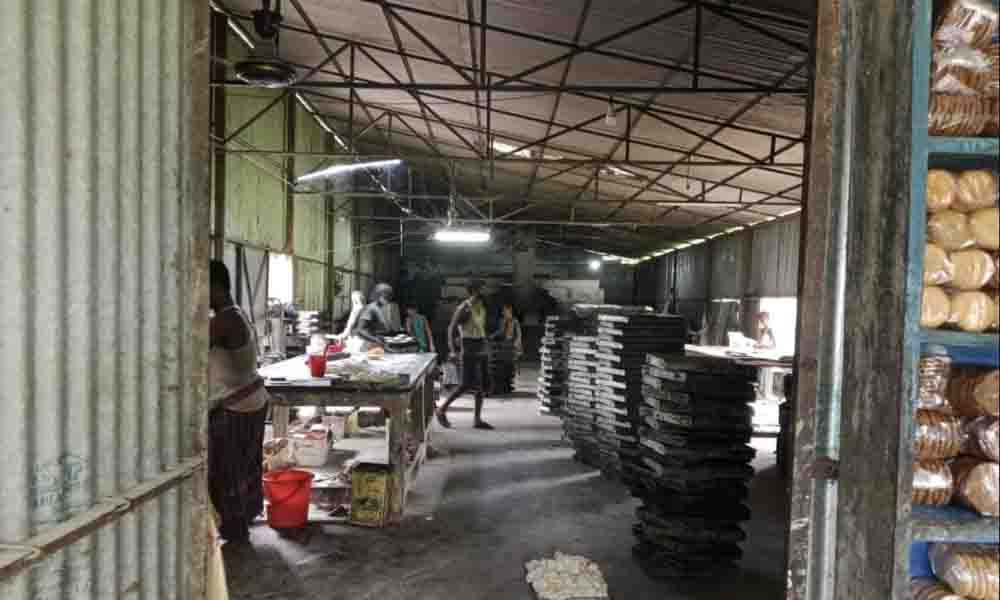 বাবুগঞ্জে অনুমোদনহীন কারখানায় খাদ্য উৎপাদনের অভিযোগ