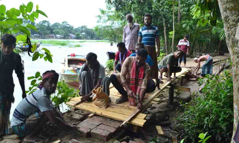 পিরোজপুরে স্বেচ্ছাশ্রমে ৭ সেতু সংস্কার করল গ্রামবাসী