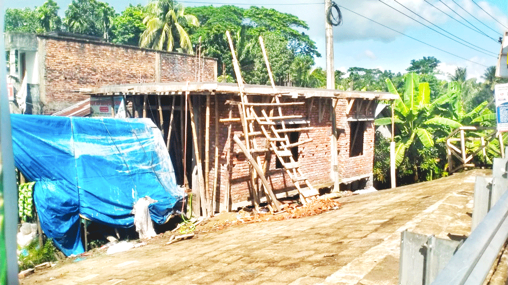 উজিরপুরে সওজের জমিতে বিএনপি কার্যালয়