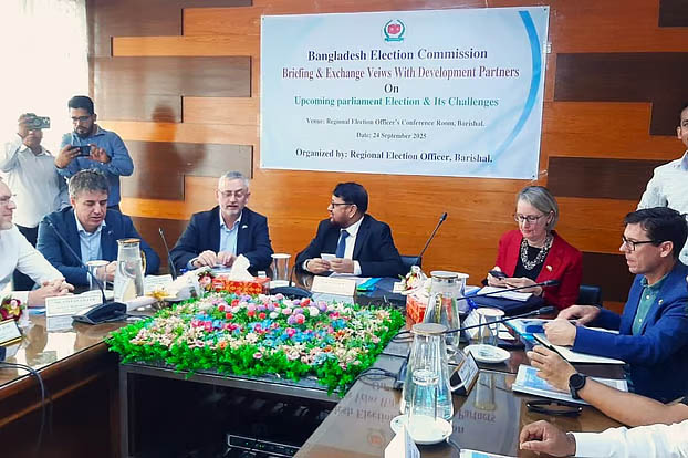 বরিশালে বিদেশি কূটনীতিকদের সঙ্গে ইসির মতবিনিময়, অবাধ ও সুষ্ঠু নির্বাচনের প্রত্যাশা