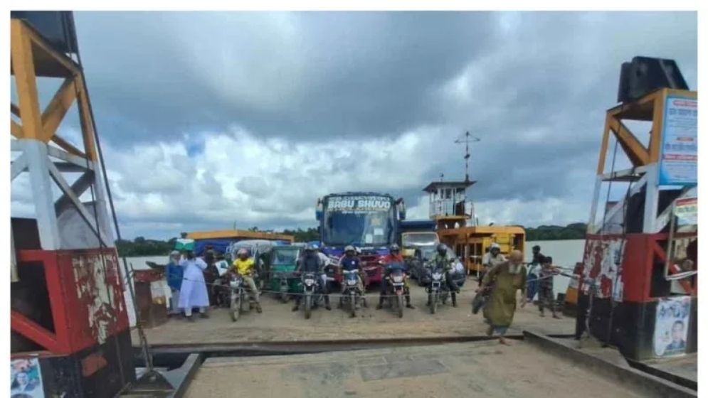 বাউফলের বগা ফেরিতে বকশিশের নামে চাঁদাবাজি