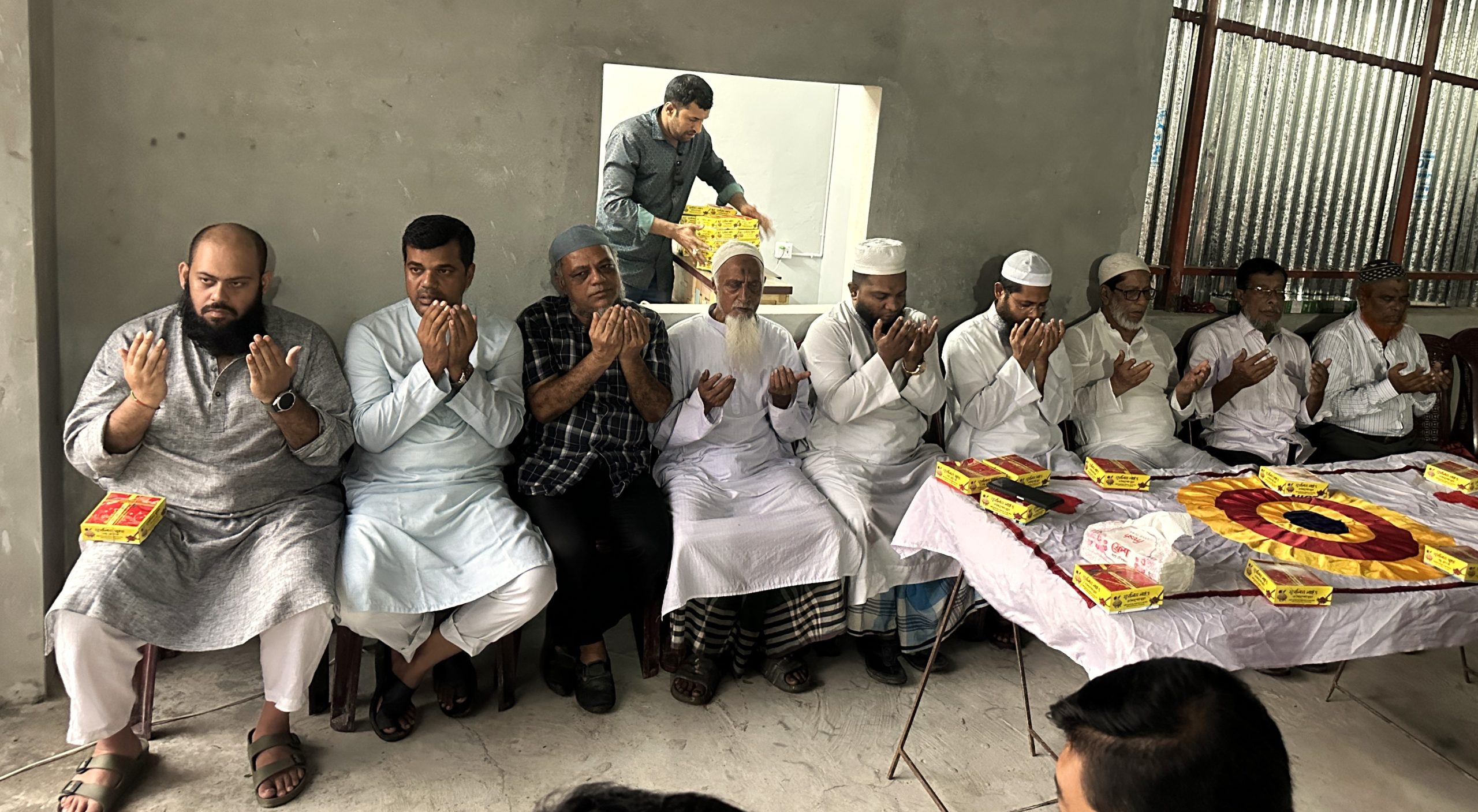 সজীব ট্রেডার্সের গড়িয়ারপাড় শাখার উদ্বোধন উপলক্ষে দোয়া ও মোনাজাত অনুষ্ঠিত