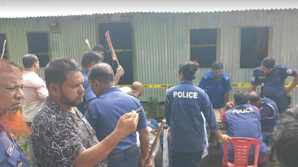 বরগুনায় নিজ ঘর থেকে স্ত্রীর গলাকাটা ও স্বামীর ঝুলন্ত মরদেহ উদ্ধার