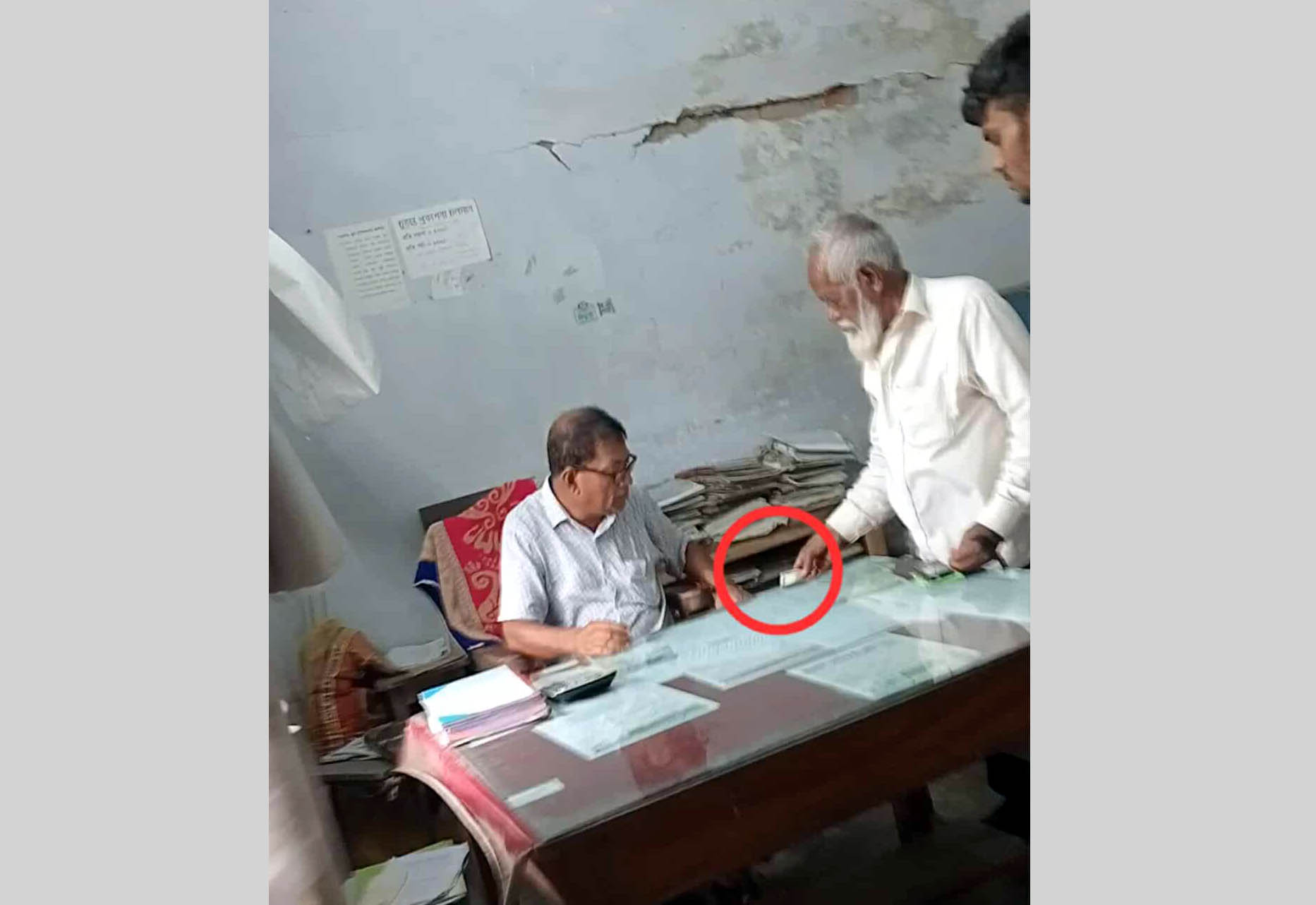 নলছিটি সেটেলমেন্ট অফিসে ঘুস বাণিজ্য’র ভিডিও ভাইরাল