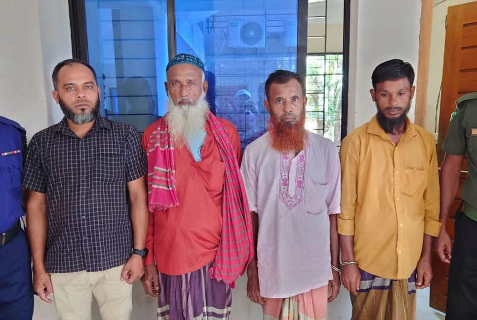 কলাপাড়ায় ৩ জেলেকে জরিমানা