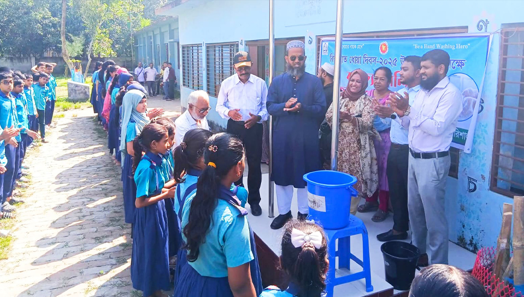বাবুগঞ্জে বিশ্ব হাত ধোয়া দিবস উপলক্ষে আলোচনা সভা ও হাত ধোয়া প্রদর্শনী