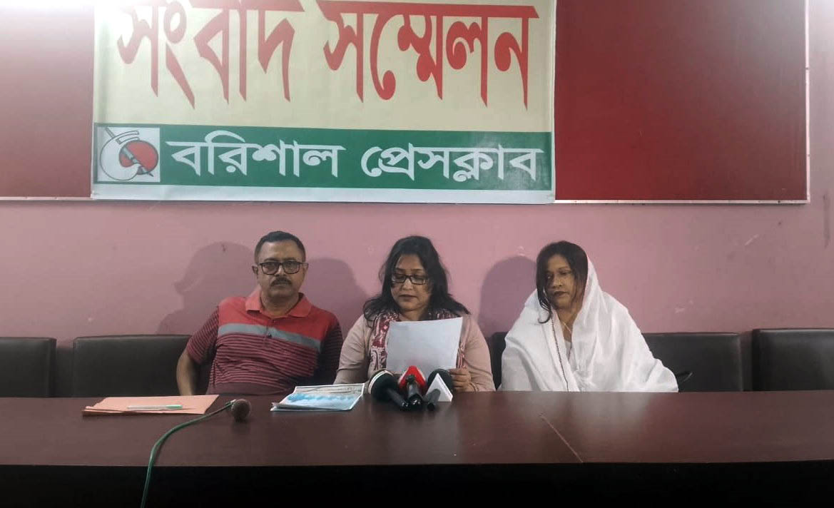 বরিশালে সৎ বাবার বিরুদ্ধে ব্যবসা প্রতিষ্ঠান দখলের অভিযোগ