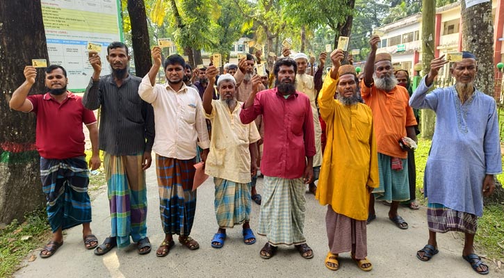 বরগুনায় চাল না পেয়ে জেলেদের বিক্ষোভ, তদন্ত কমিটি