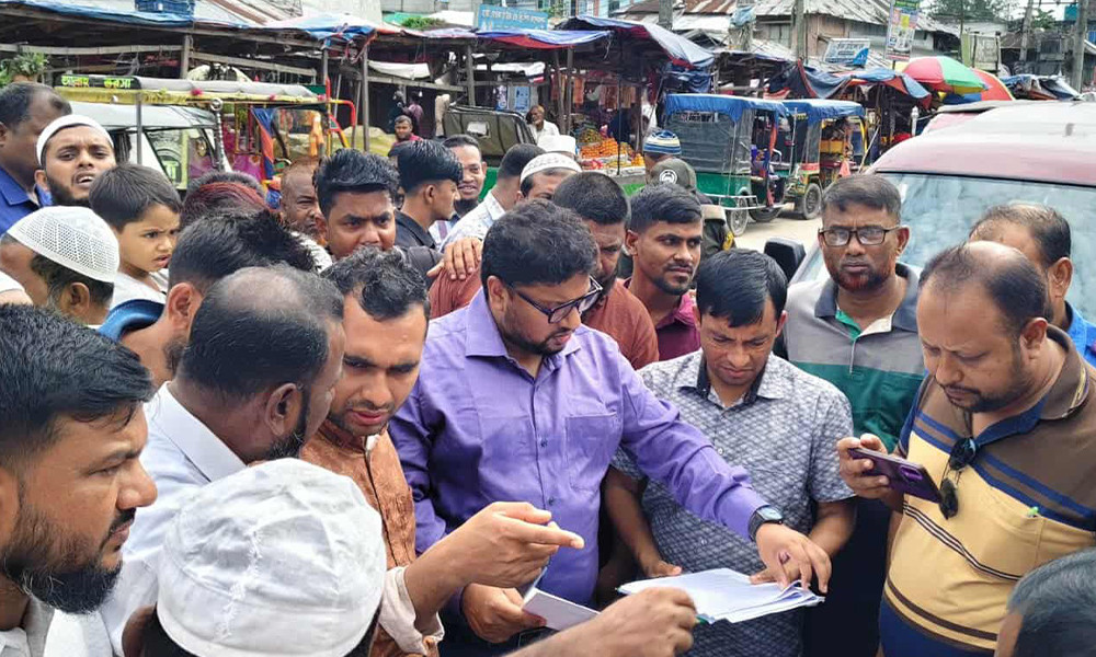 ভোলায় নিষেধাজ্ঞা অমান্য করে ইলিশ বিক্রি, ৩ ব্যবসায়ীকে জরিমানা