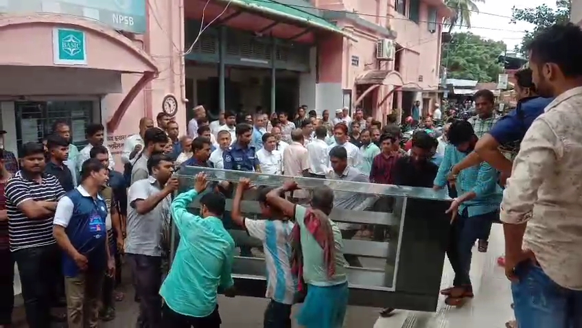 সংবাদ প্রকাশের পরে ন্যায়কুঞ্জ থেকে খাবার হোটেল উচ্ছেদ