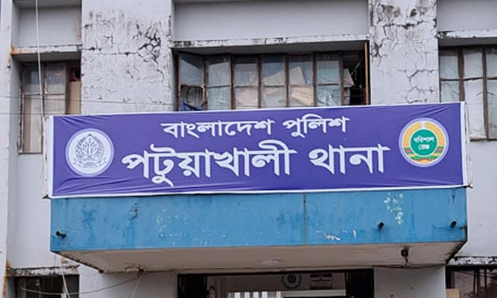 পটুয়াখালীতে বাজারের ইজারা নিয়ে সংঘর্ষ, পুলিশ সদস্যসহ আহত ৮