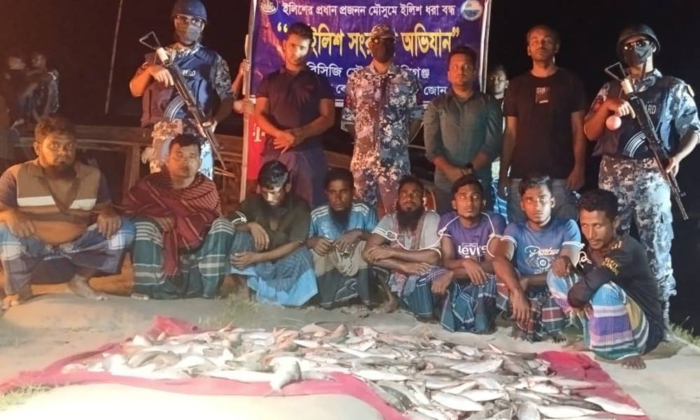 হিজলায় মেঘনা নদীতে অভিযান, ৮ জেলে আটক