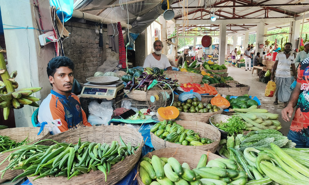 সবজি বাজারে সিন্ডিকেটের দৌরাত্ম্য, নাভিশ্বাস ক্রেতাদের