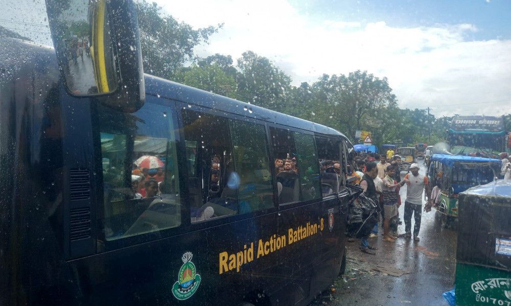 পটুয়াখালীতে বাসের সঙ্গে র‍্যাবের মিনিবাসের সংঘর্ষ, নিহত ২