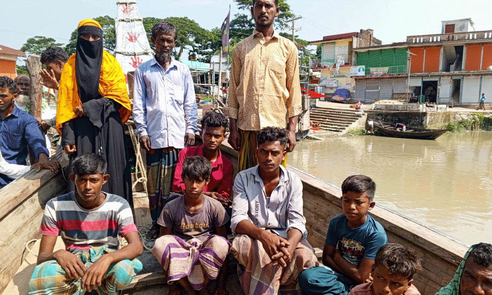 ভোলায় নিষেধাজ্ঞা অমান্য করে মাছ শিকারের দায়ে ১৪ জেলে আটক