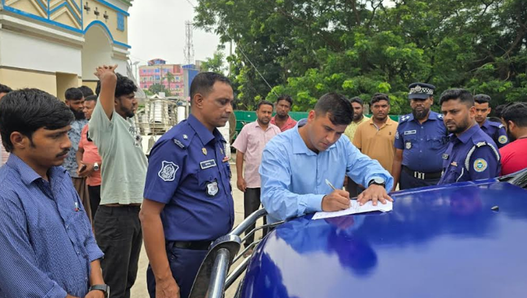 কুয়াকাটায় হোটেল রুমে অনধিকার প্রবেশ করে পর্যটকের ভিডিও ধারণ