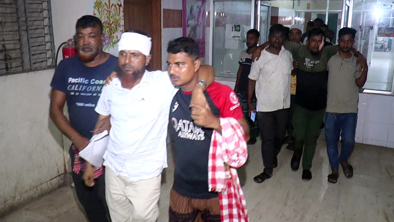 মেঘনা নদীতে অভিযানে জেলেদের হামলায় আহত ১২, আটক ২৭